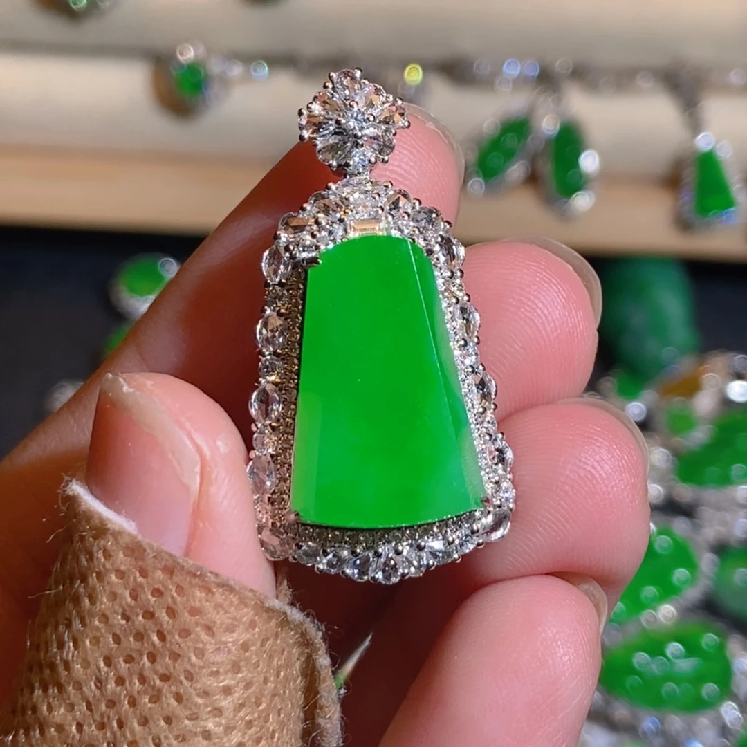 翡翠18K金镶嵌颈饰天然缅甸A货翡翠