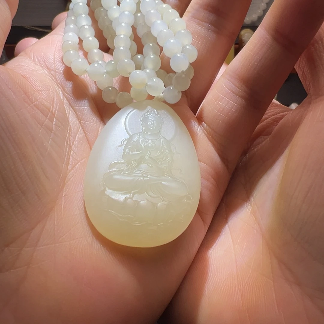 小***哥颈饰未镶嵌和田玉