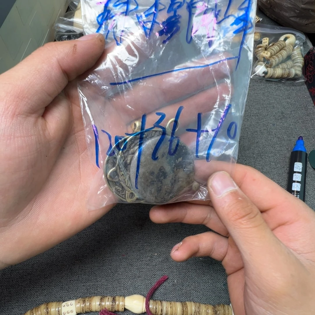珠***峰鹿骨手串/手链珠子珠子的形状是什么呢