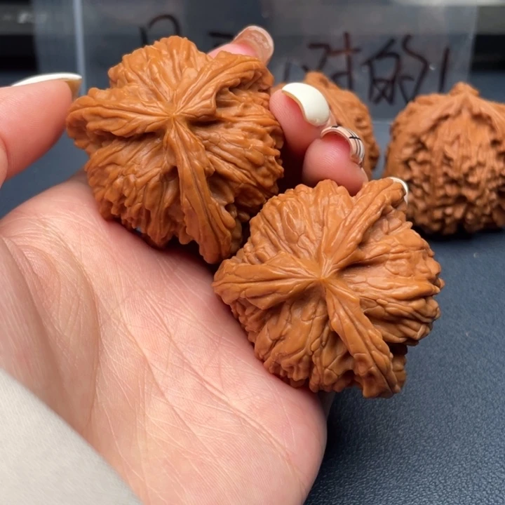 笑***笑文玩核桃吊坠白狮子