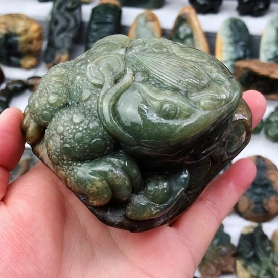 未镶嵌岫岩河磨玉（透闪石质玉）把件