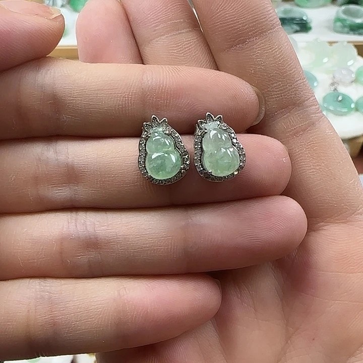 一***平翡翠未镶嵌颈饰葫芦耳钉