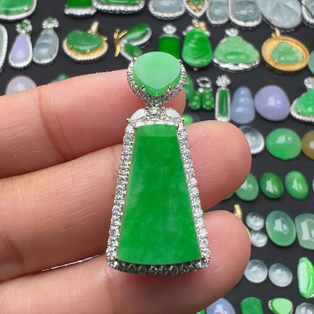 翡翠18K金镶嵌颈饰牌32