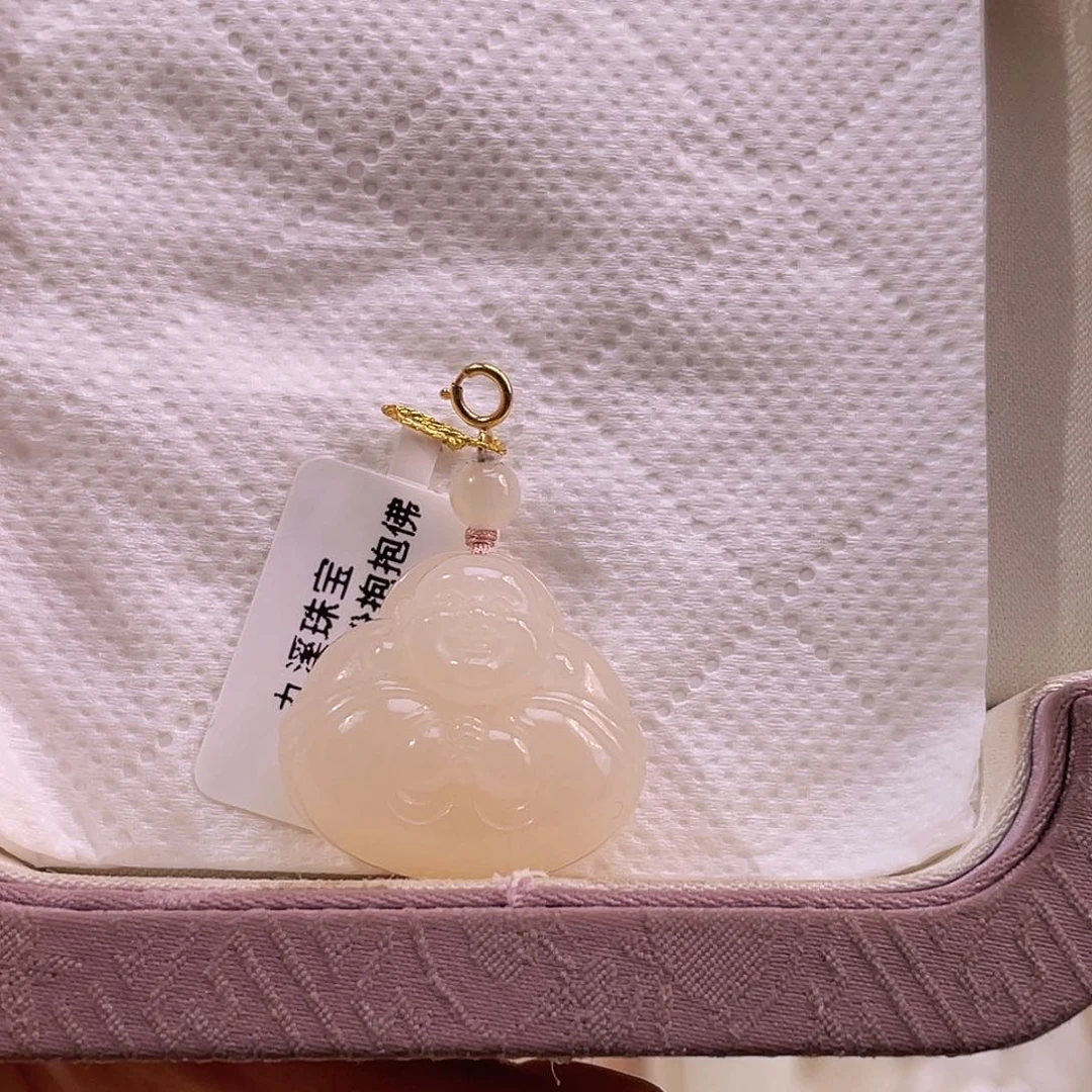 吊坠(不含链)18K金镶嵌和田玉大***?藕粉抱抱佛