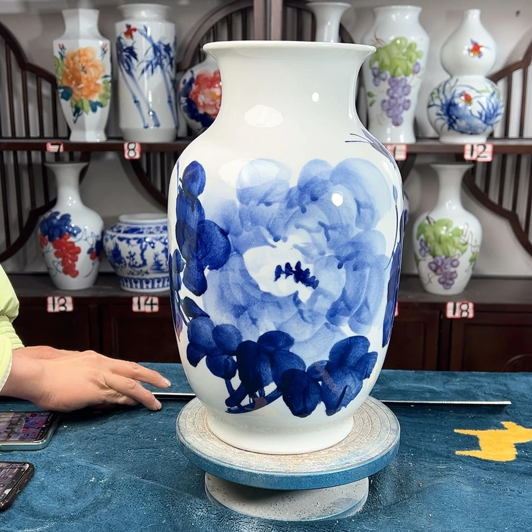 摆件景德镇陶瓷大冬青牡