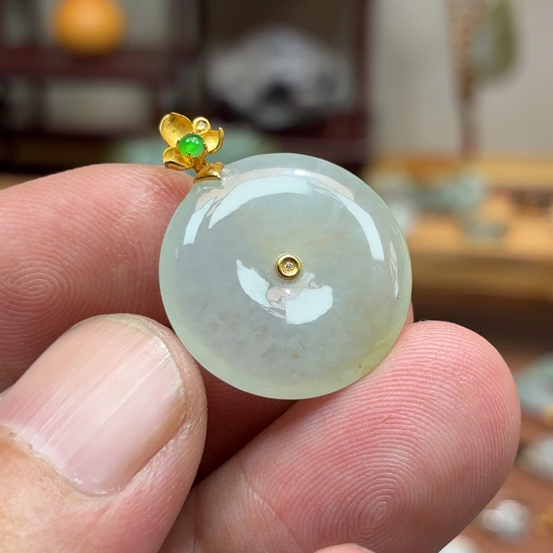 翡翠18K金镶嵌颈饰