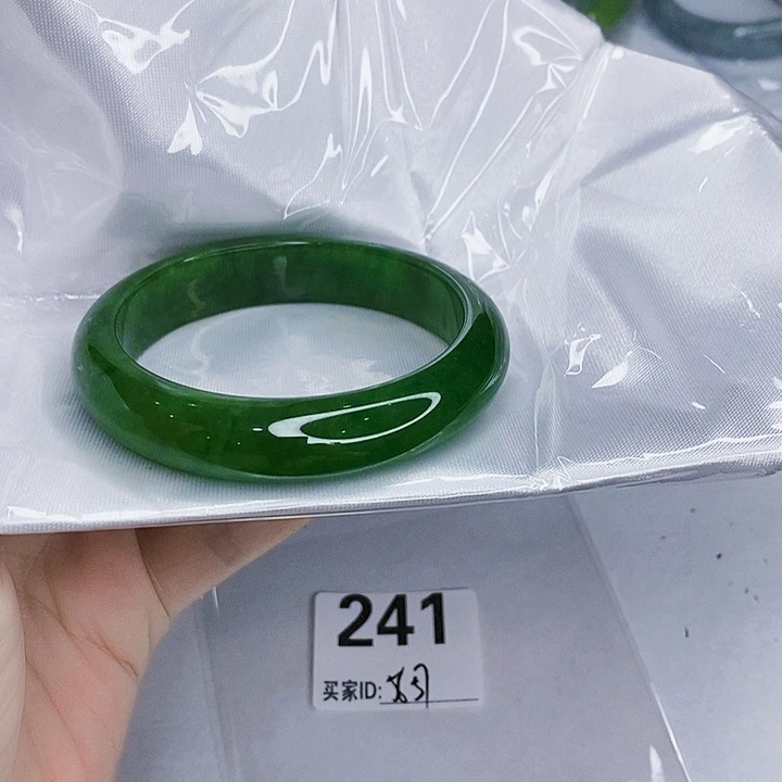 翡翠未镶嵌手镯一图一物实物为准（微瑕处理）