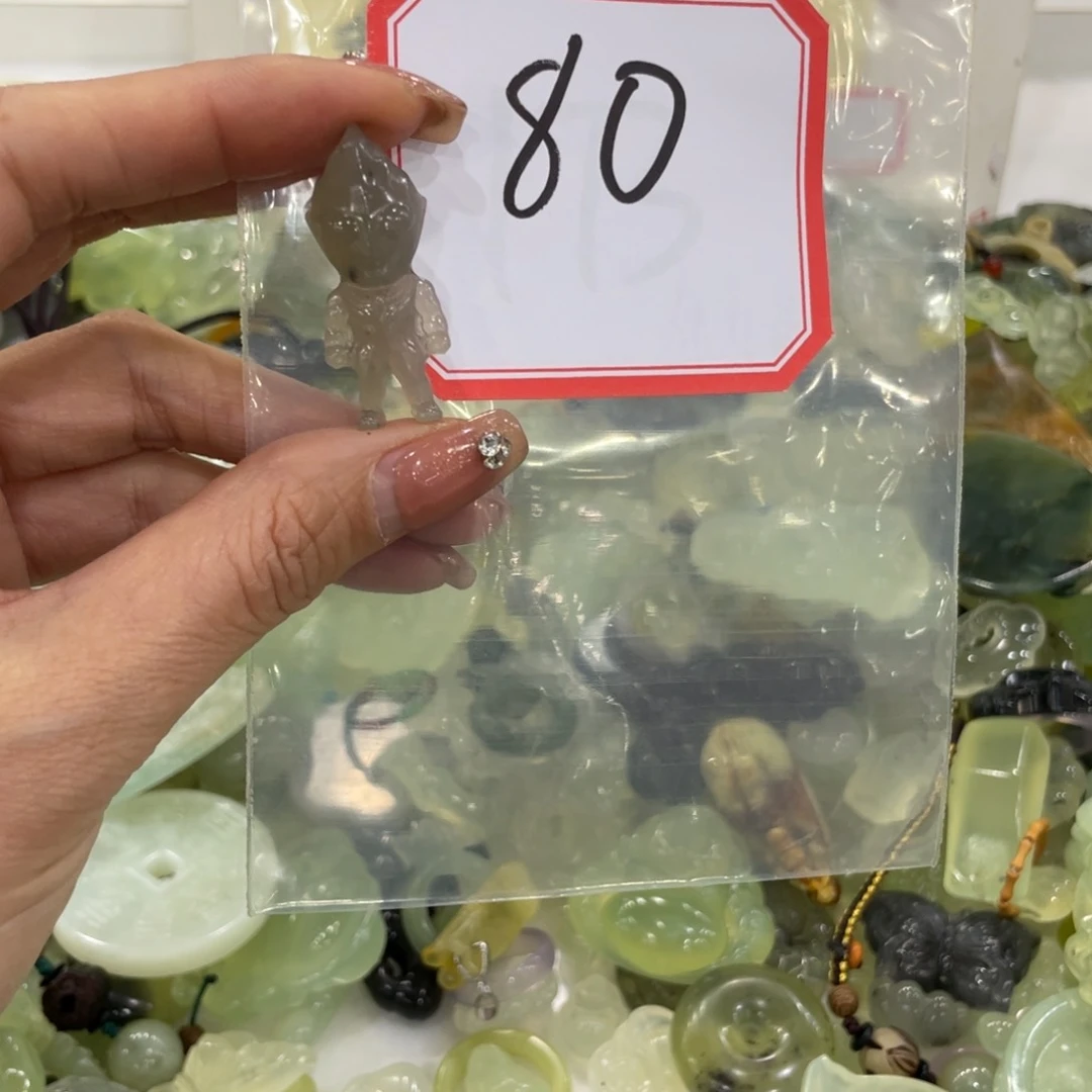 蛇纹石玉颈饰合金