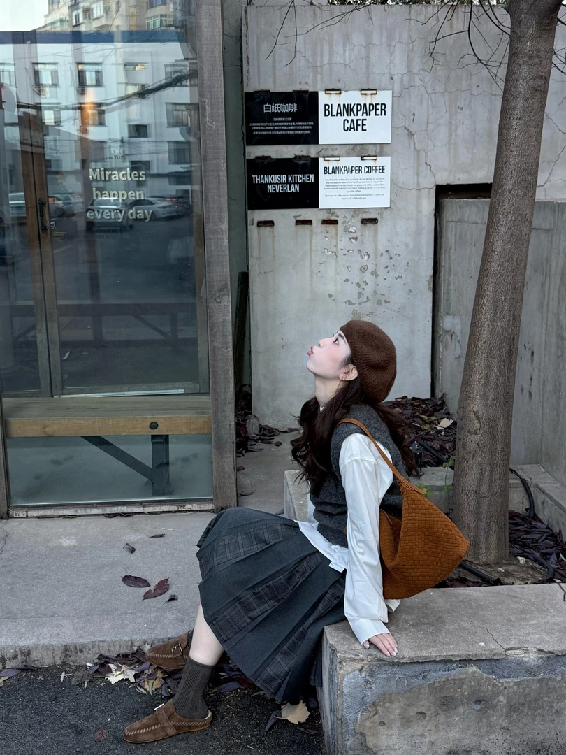 2025秋冬新款韩系学院风灰色针织马甲女叠穿马夹坎肩上衣半身裙