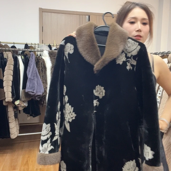 皮毛一体外套女短款
