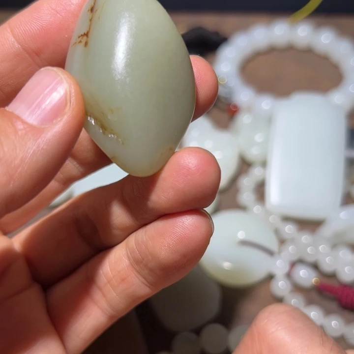 颈饰未镶嵌和田玉（糖玉）听**雨