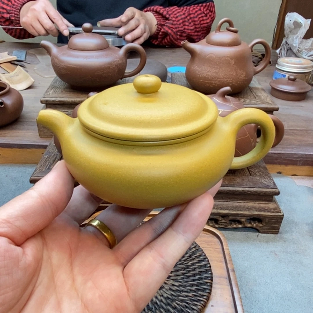茶壶紫砂扁腹壶（原矿黄金段泥180cc）