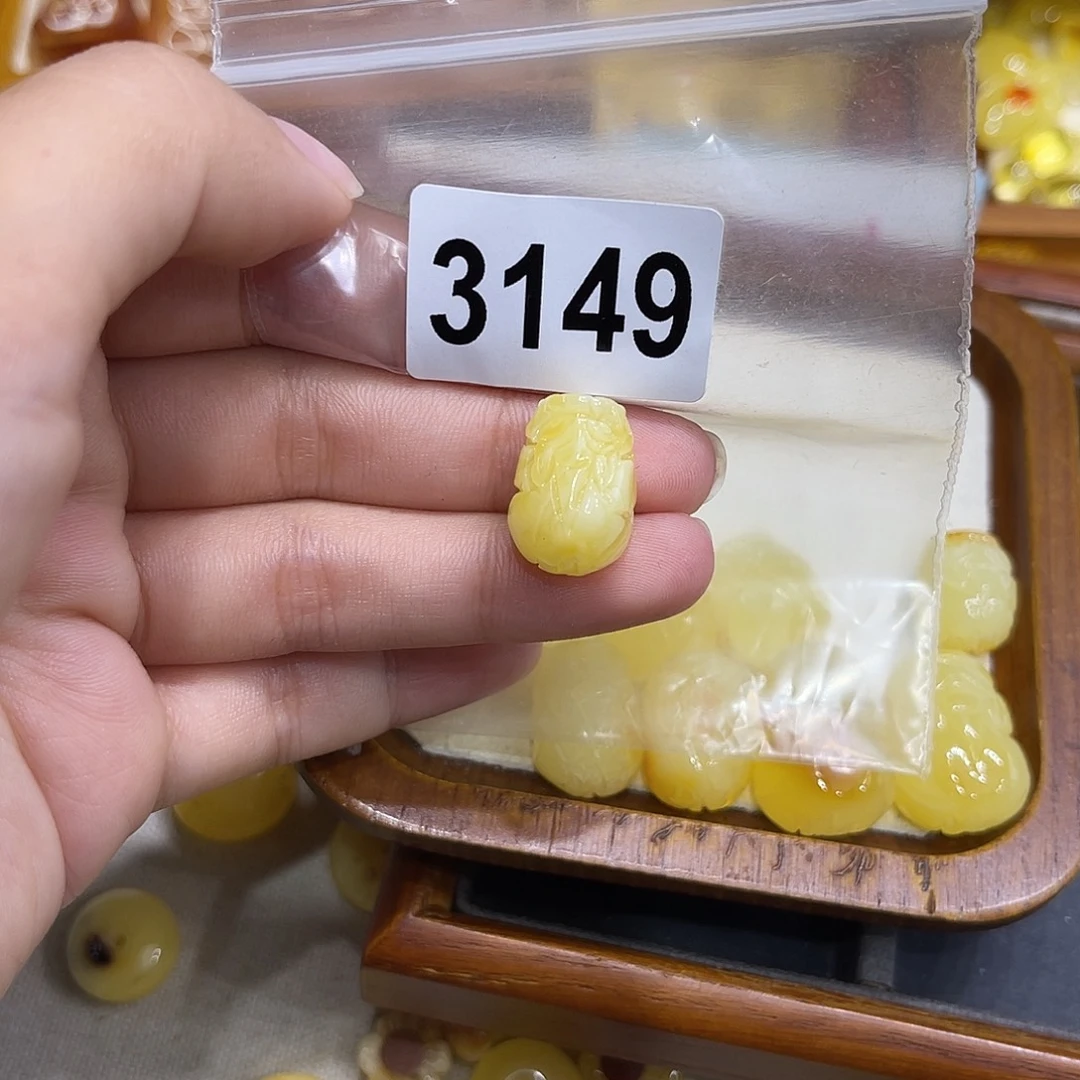 琥珀未镶嵌珠宝奇石