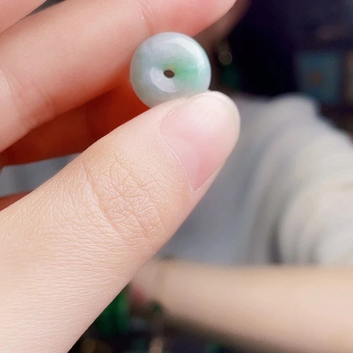 翡翠未镶嵌颈饰多样性