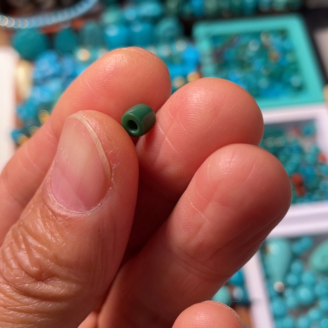 绿松石未镶嵌颈饰欲*