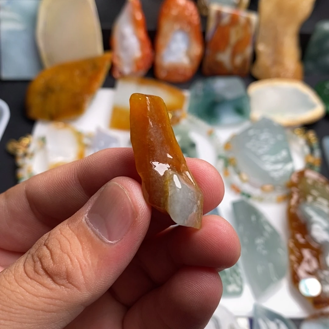 未镶嵌定制翡翠天然黄翡随形