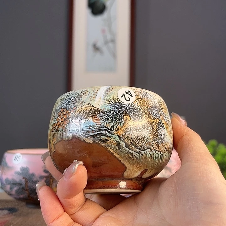 摆件景德镇陶瓷茶杯里