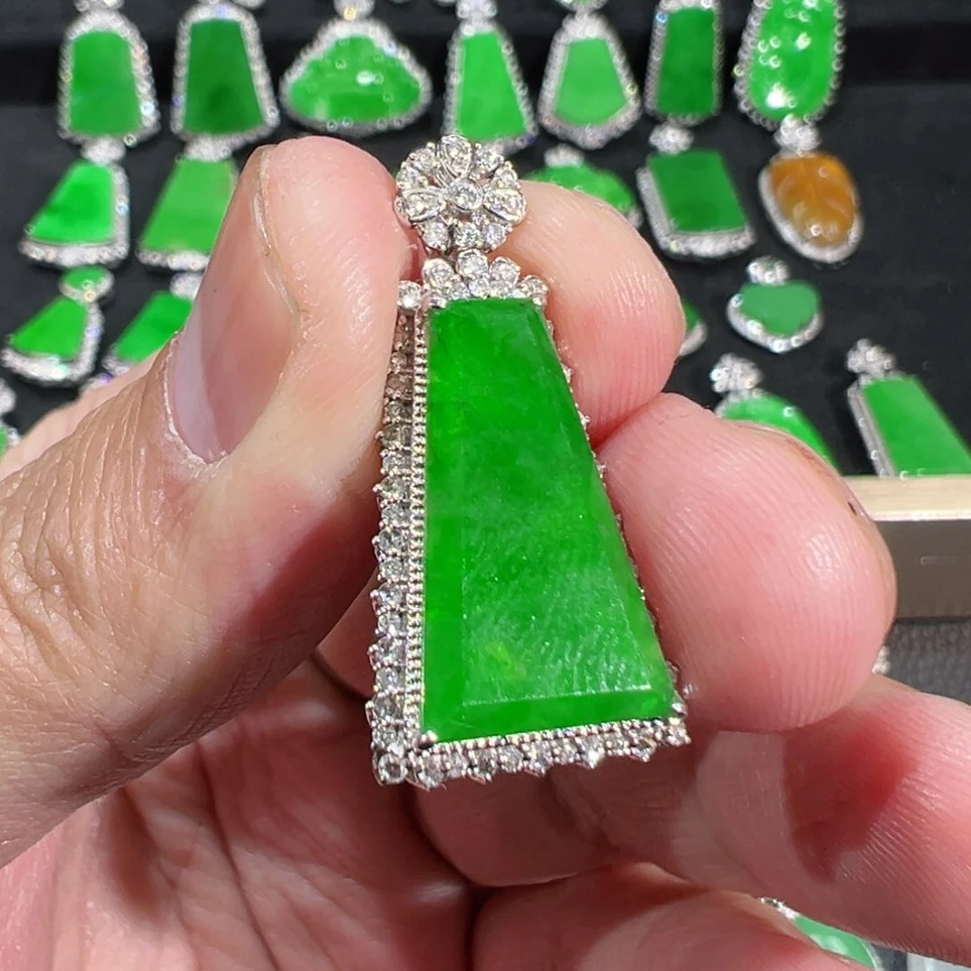 【闪购商品】翡翠吊坠(不含链)18K金镶嵌