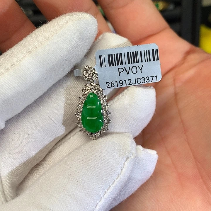 颈饰18K金镶嵌翡翠