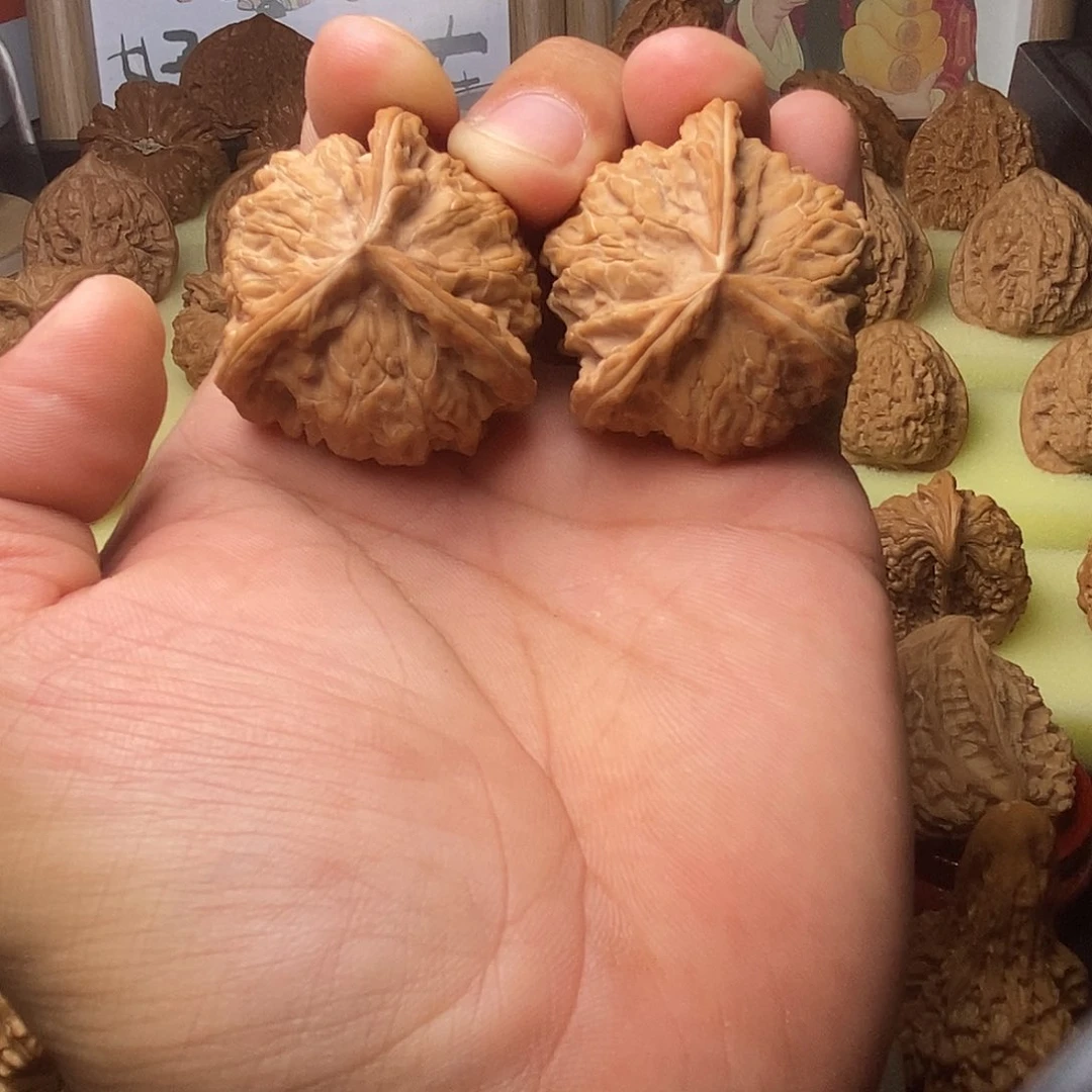 文玩核桃把件-***登两棱半