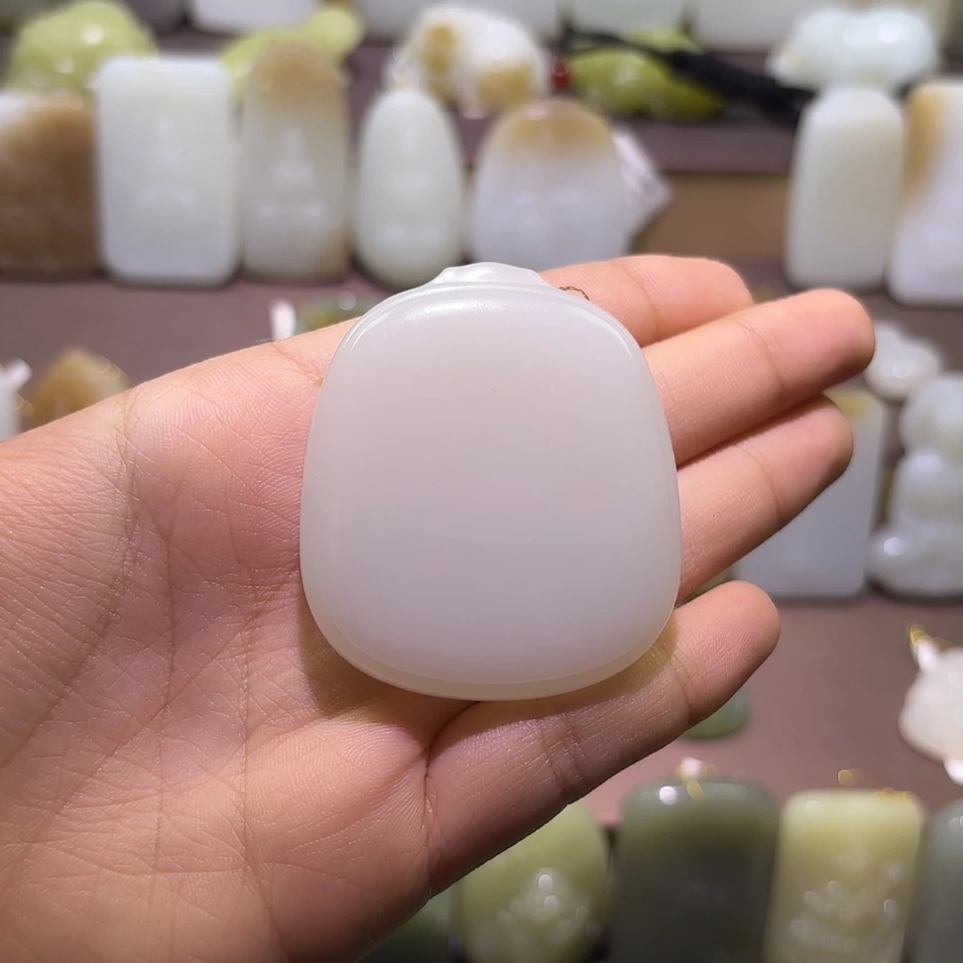 可***哈和田玉未镶嵌颈饰