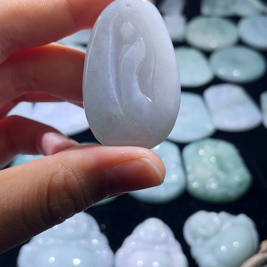 翡翠未镶嵌颈饰悟道