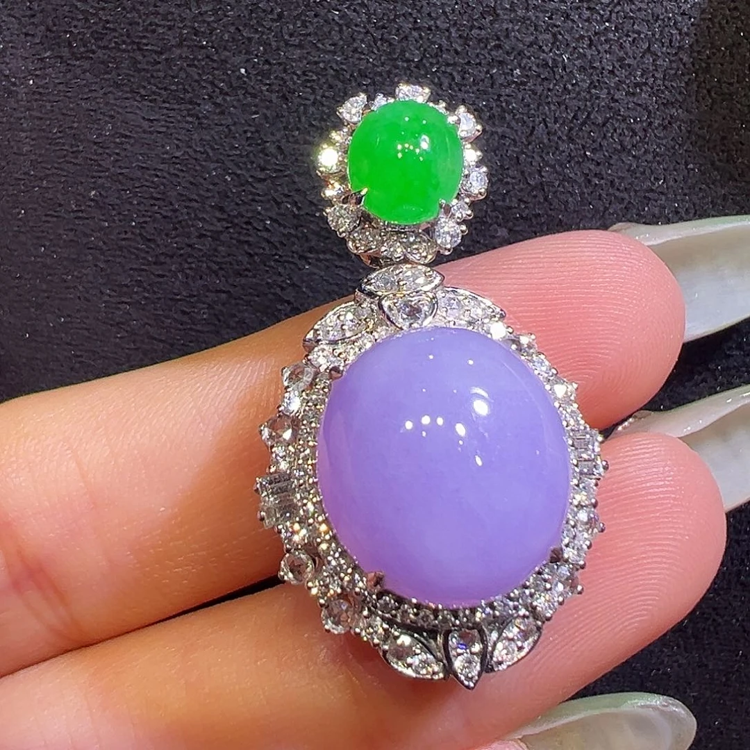 翡翠18K金镶嵌颈饰蛋面