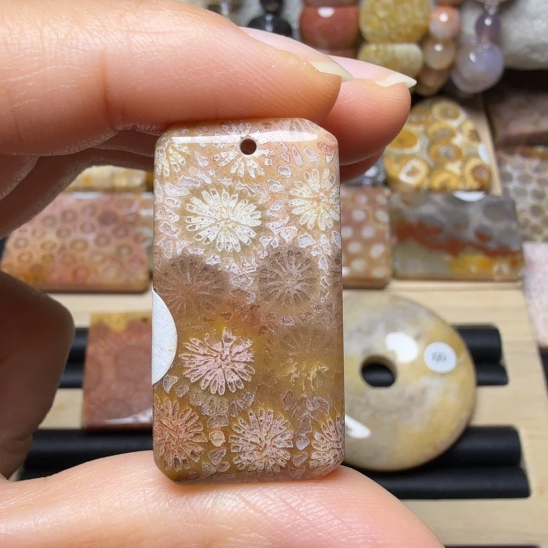 硅化玉未镶嵌紫粉糖花，可盘