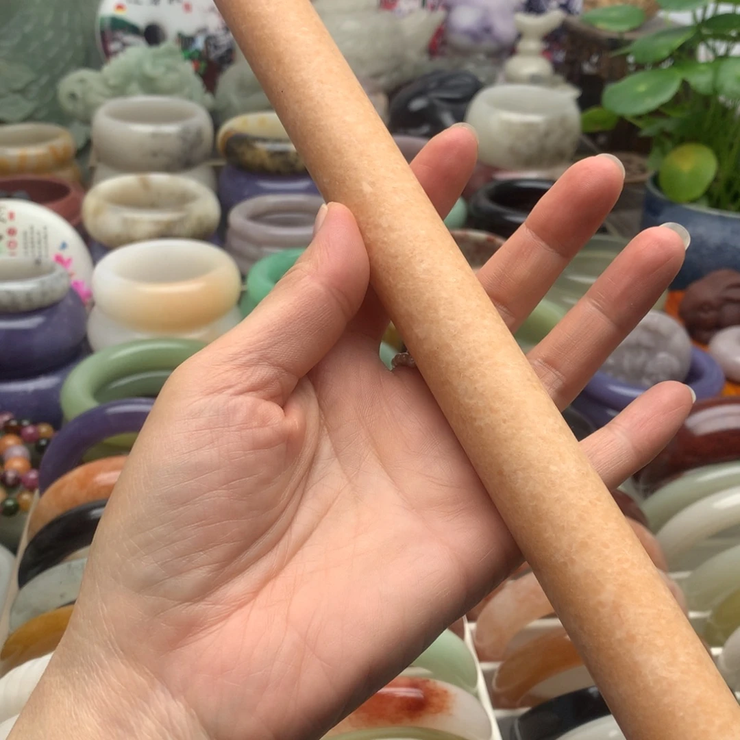 石英岩玉未镶嵌手镯擀面杖。按摩棒