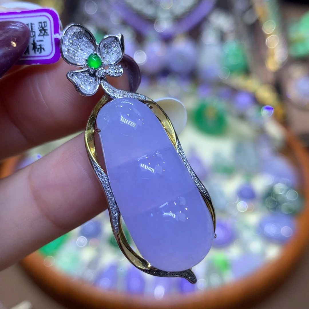 翡翠18K金镶嵌颈饰