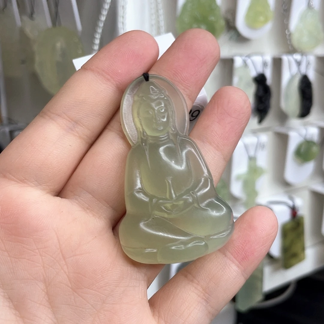 邱***到未镶嵌岫玉颈饰观音