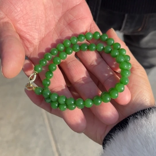 和田玉颈饰未镶嵌俄罗斯卡8色标级正阳绿，个别点