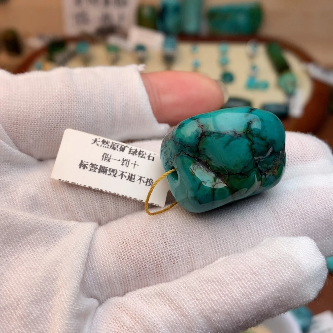 恶***狗绿松石未镶嵌珠宝奇石