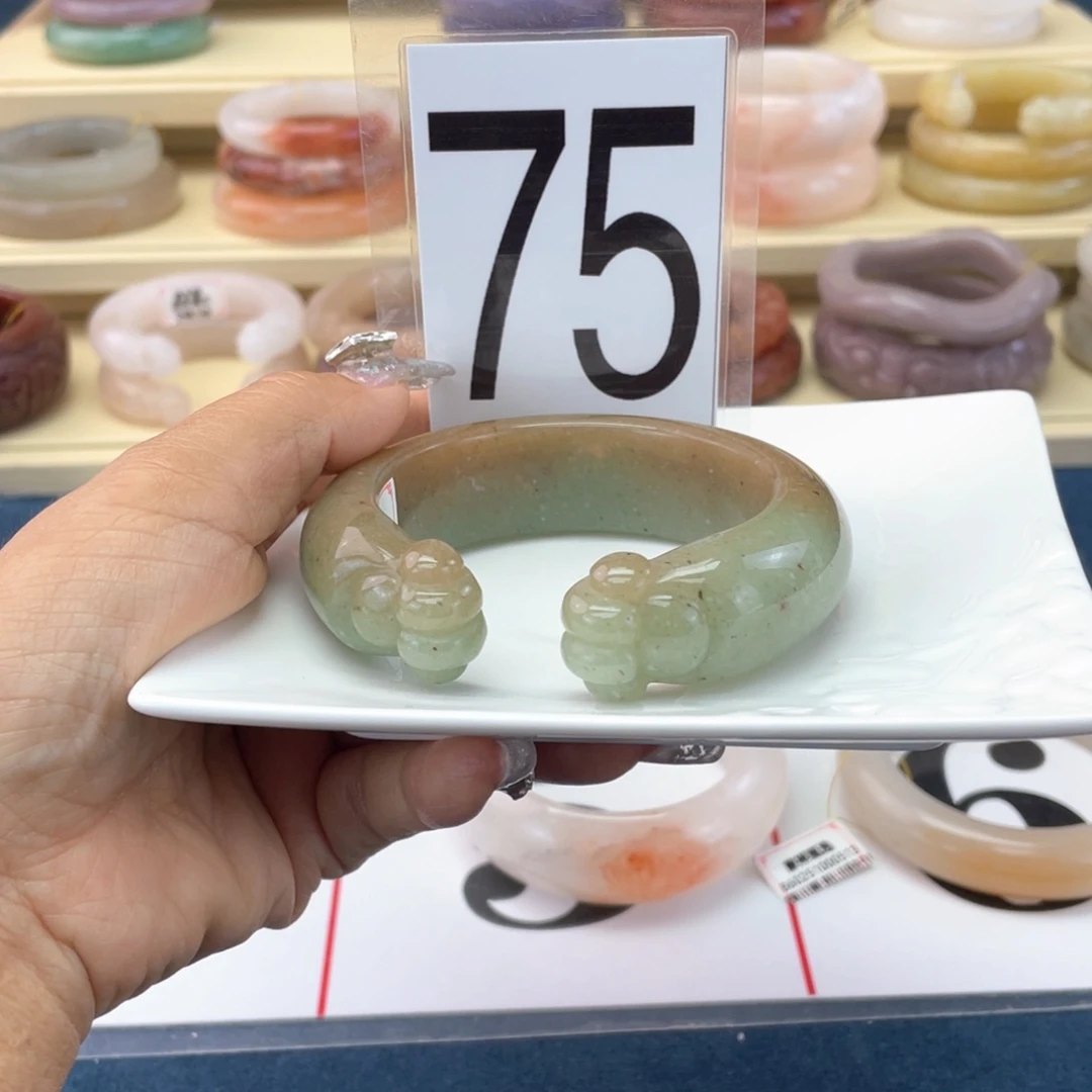 未镶嵌手镯石英岩玉