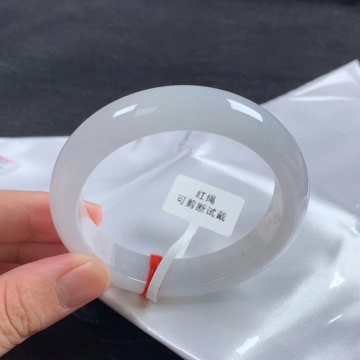 翡翠未镶嵌手镯