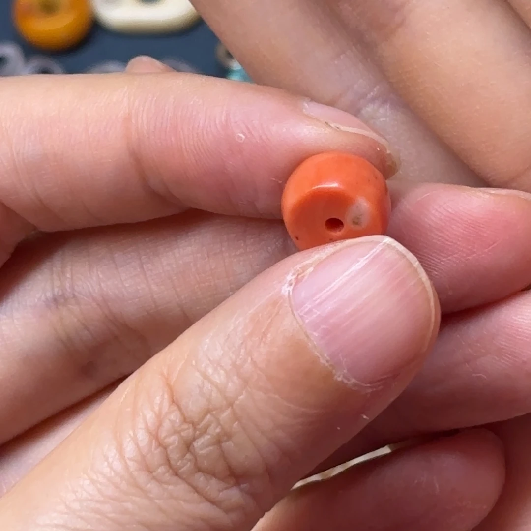 ?****配饰和其他饰物一样也可分为