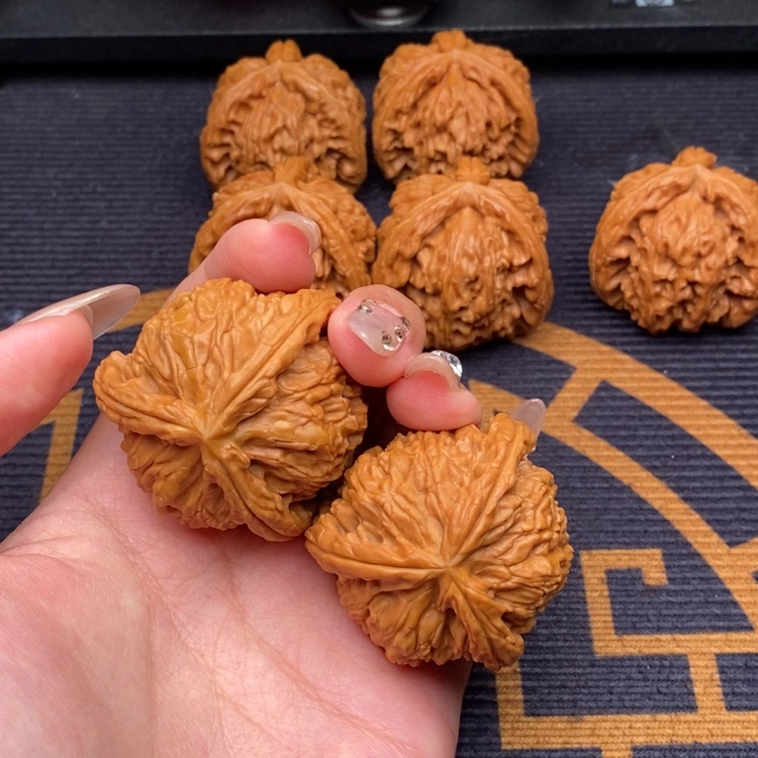 奢***藏吊坠文玩核桃白狮子正奔
