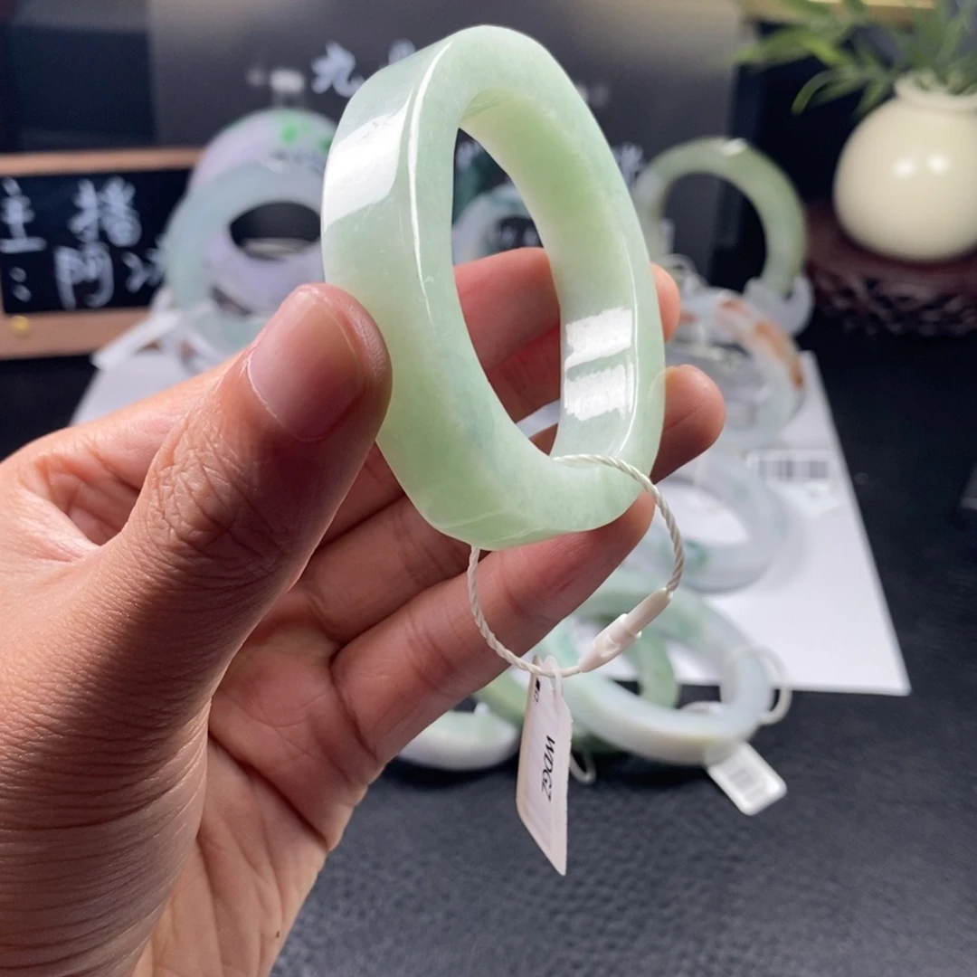未镶嵌手镯定制翡翠