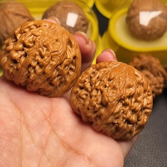 文玩核桃矮桩虎头王
