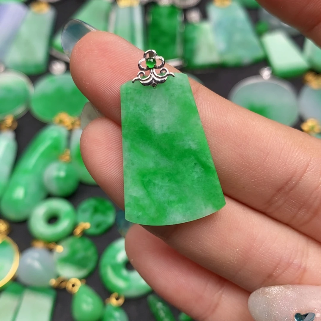 颈饰18K金镶嵌翡翠翡翠