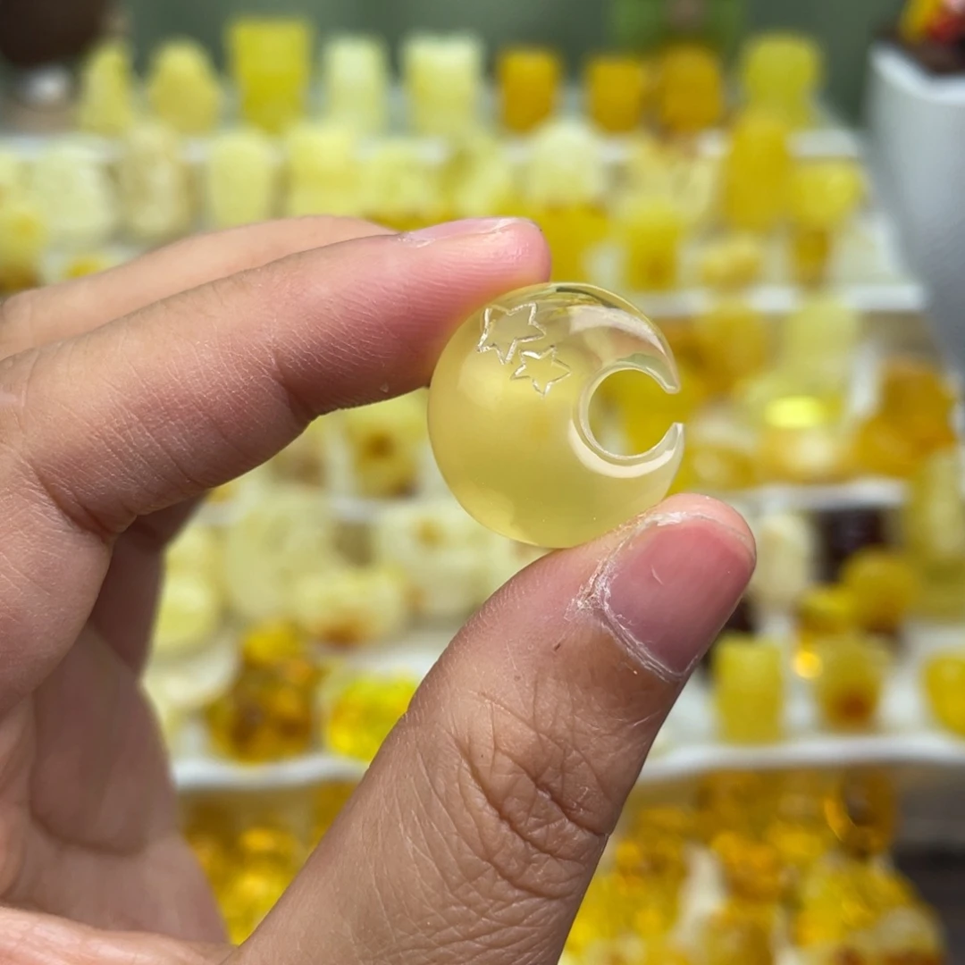 未镶嵌颈饰琥珀月亮
