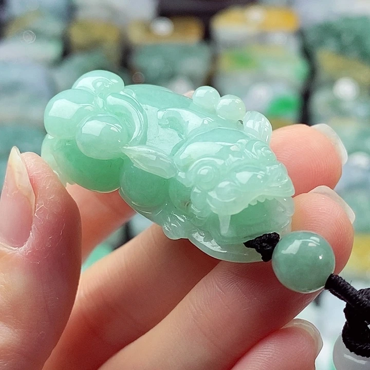 颈饰未镶嵌翡翠天然