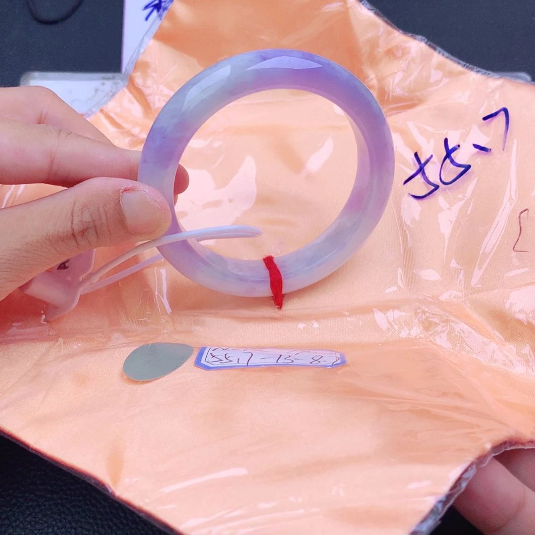 翡翠手镯未镶嵌翡翠