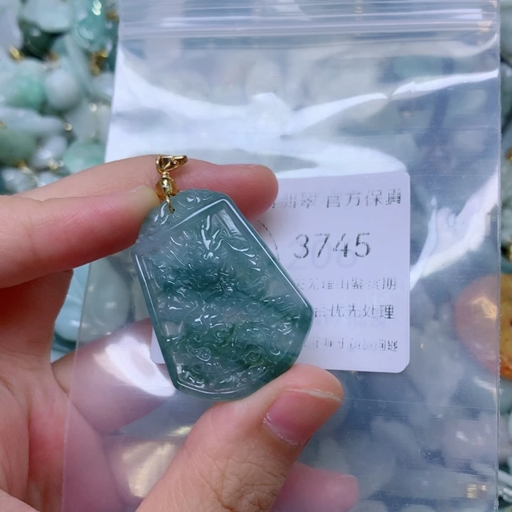 吊坠(不含链)未镶嵌翡翠
