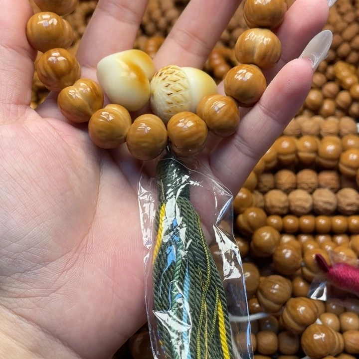 ****道核桃微瑕亮面屁桃手持