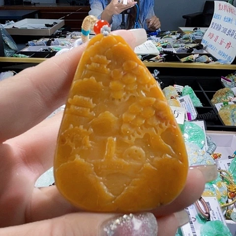 颈饰未镶嵌翡翠一个
