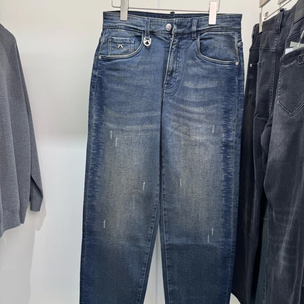 【老弟男装】秋冬新款男士直筒做旧装饰牛仔裤