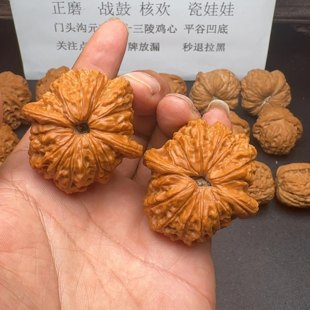 文玩核桃吊坠来****血麒麟