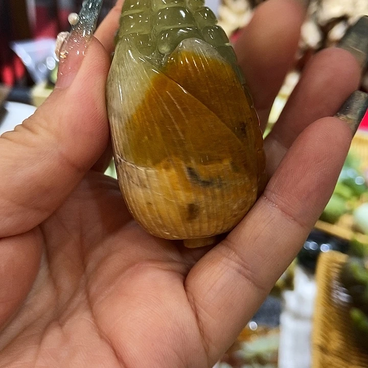 透闪石-蛇纹石玉未镶嵌珠宝奇石