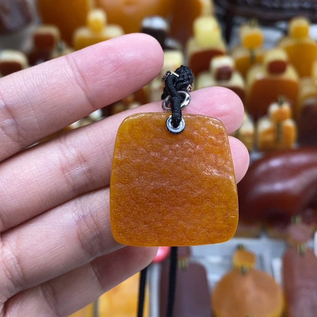 蜜蜡未镶嵌珠宝奇石